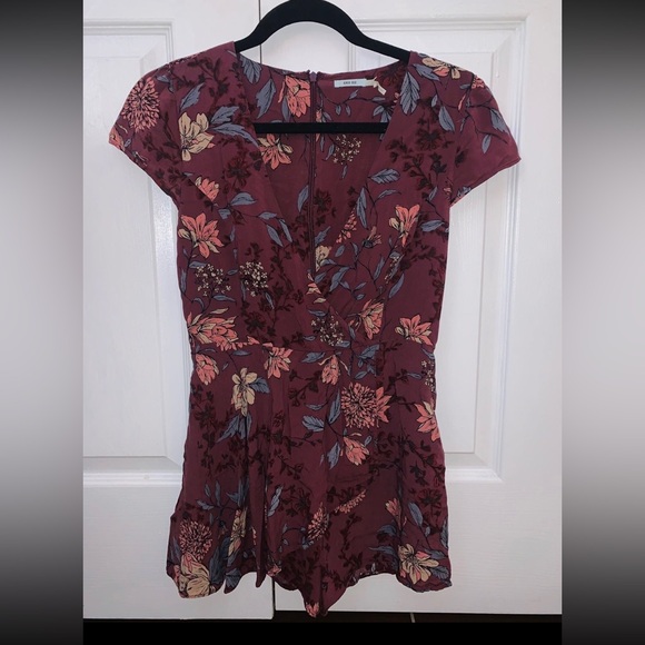 Urban Outfitters Kimchi Blue Floral Maroon Romper Size 4 - Picture 4 of 5